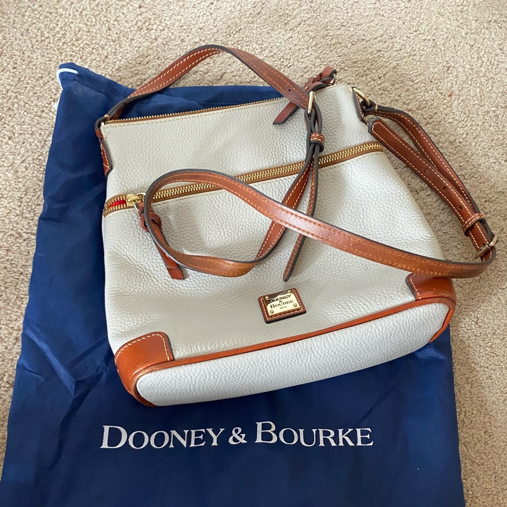 Beautiful, cream Dooney & Bourke cross body bag.